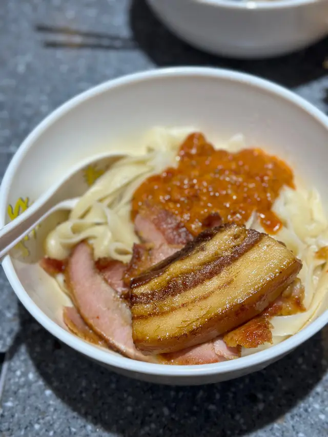 東坡肉熱拌刀削麵