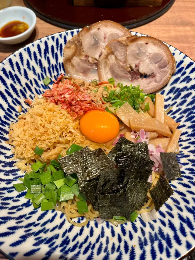 豚肉醬油魚介拌麵