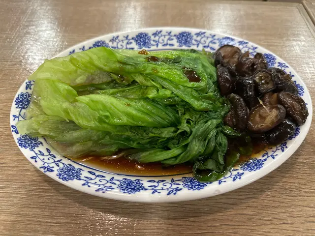 冬菇扒生菜