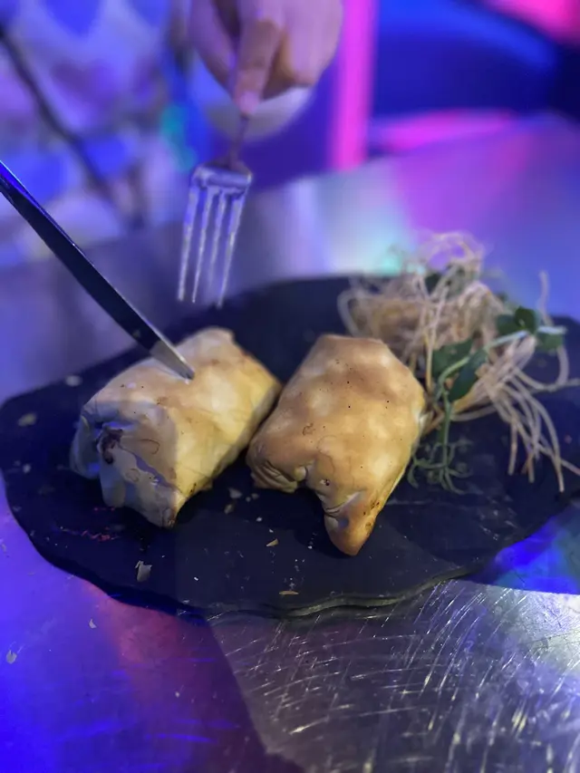 烤鴨酥皮紙卷