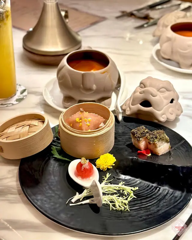 桂花荔枝汁漬荷蘭串茄、黑松露帶子餃、陳皮香草醬焗伊比利亞豚肉