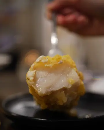 英式脆炸深海雪魚. 香料薯條