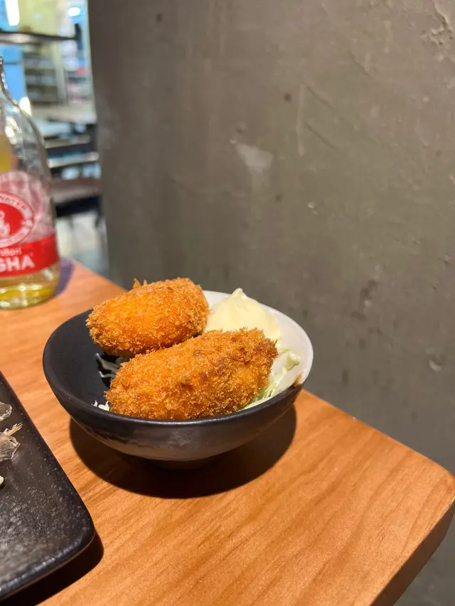 Creamy~~ 外脆內軟 吃的時候記得要小心點
要吹涼點才吃喔 不然肯定會燙到舌頭👅