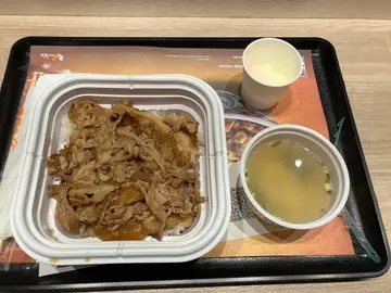 温泉蛋牛肉饭
