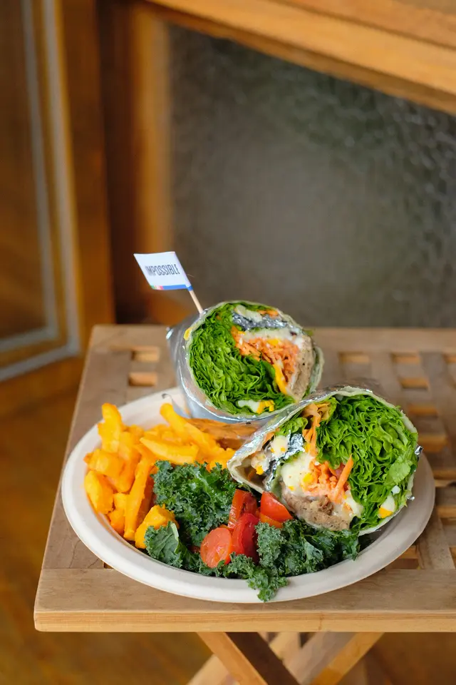 素芝士植物豬柳墨西哥卷配沙律及蕃薯條