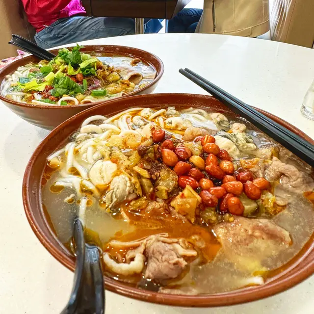 鮮蠔仔羊肉片酸辣米線