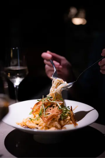 烧杂菌忌廉汁烩意粉配白饭鱼温泉蛋