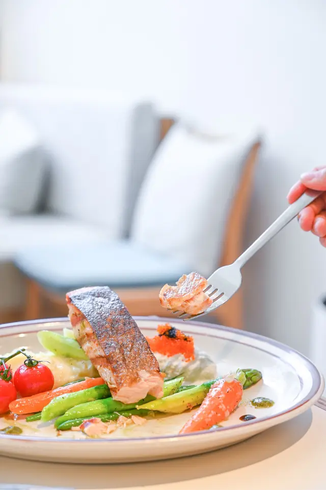 𝐆𝐫𝐢𝐥𝐥𝐞𝐝 𝐒𝐚𝐥𝐦𝐨𝐧 & 𝐂𝐫𝐚𝐛 𝐌𝐨𝐮𝐬𝐬𝐞