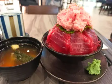沖繩赤身拖羅蓉丼