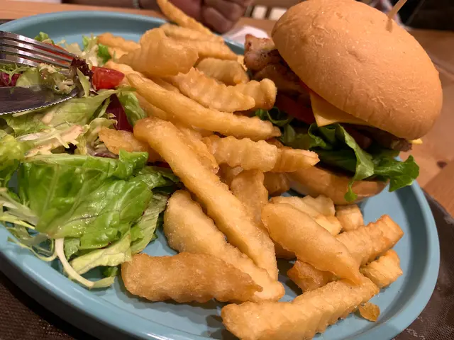 味道幾好。薯條非常多，份量巨大。