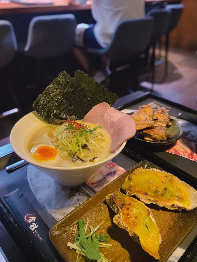 瀨戶內海牡蠣湯拉麵配生蠔黃金燒