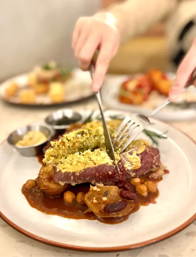 烤焗香草保雲蘇紐西蘭西冷羊扒 Roasted New Zealand Lamb Sirloin Provencal HK$328
