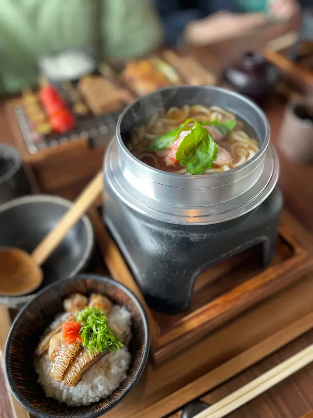 松葉蟹肉鍋燒烏冬·火炙左口群邊丼