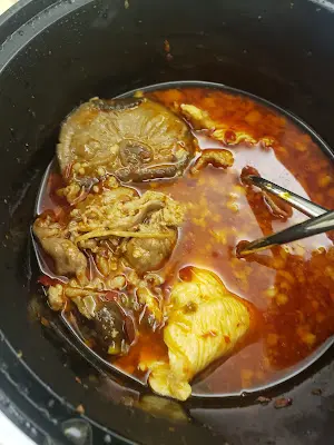 麻辣汤米线 (配冬菇、肥牛、鸡肉)