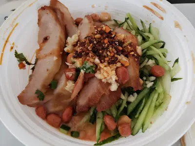 冷拌麻辣豬頸肉刀削麵