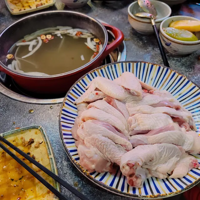 成隻雞另上,而且食得耐仲可以添椰子水,唔怕越食越淡