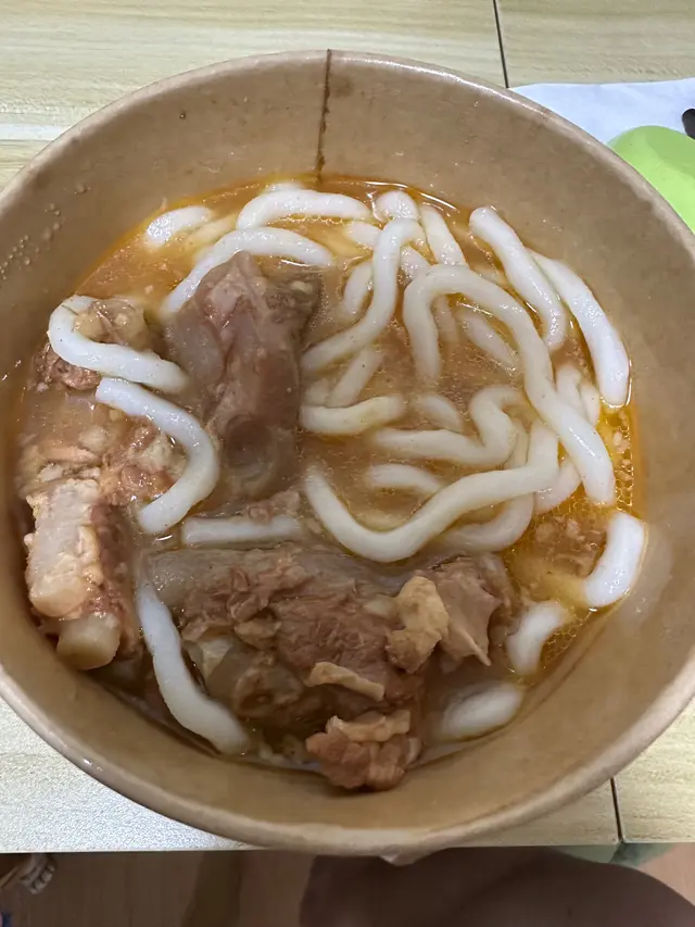豬軟骨超多，夠入味，又夠淋😋手打烏冬彈牙，個湯原來係蕃茄薯仔湯，好好味嘅湯，食到最尾我連湯都飲晒，大愛😍