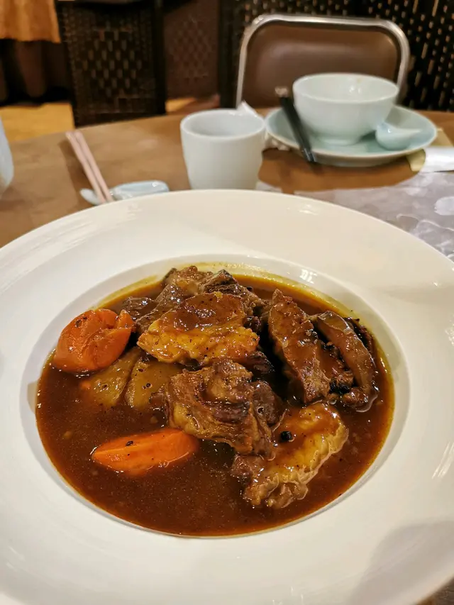 韓泡汁煮牛面肉配雙色蘿蔔（微辣）