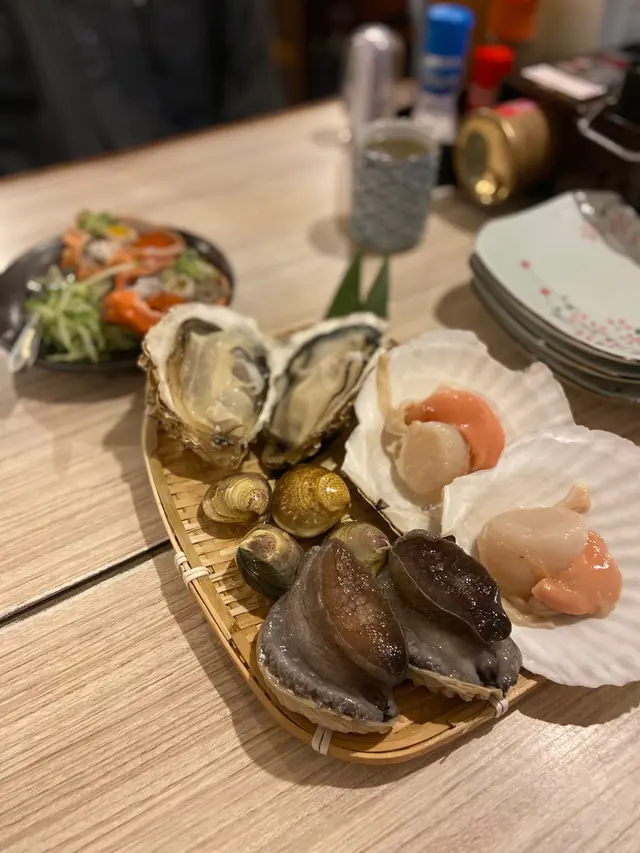 燒生蠔鮑魚和大蜆