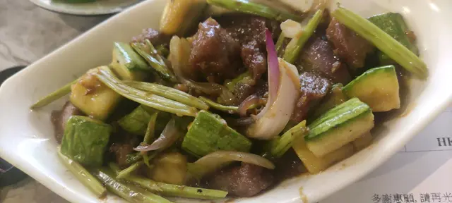 茶餐廳牛肉粒，掩到變質