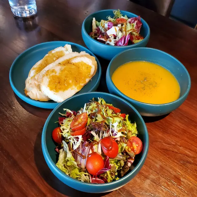 set lunch 可選沙律或餐湯