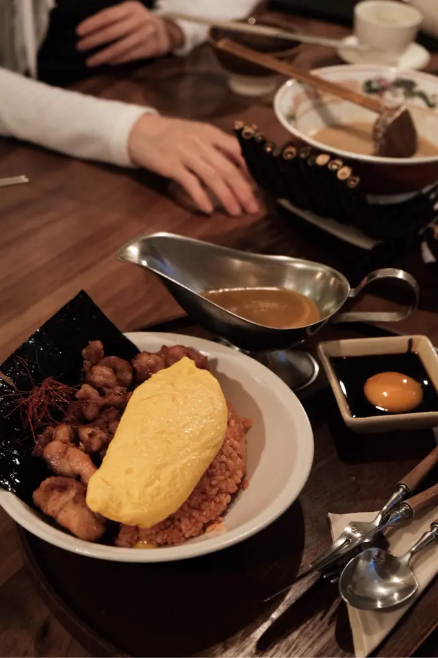唐揚雞月見蛋包飯