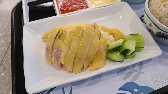 海南雞飯配蘇東魚丸雞湯