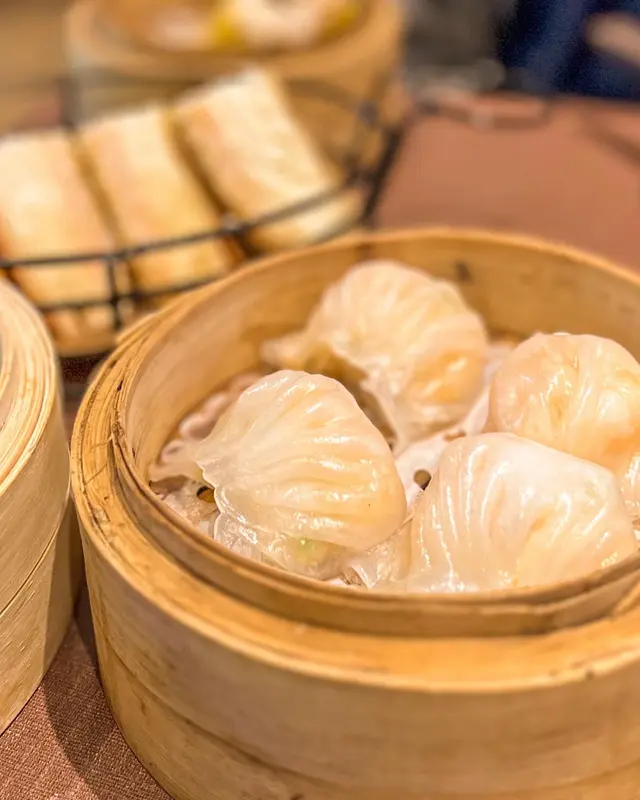 月半彎晶瑩鮮蝦餃