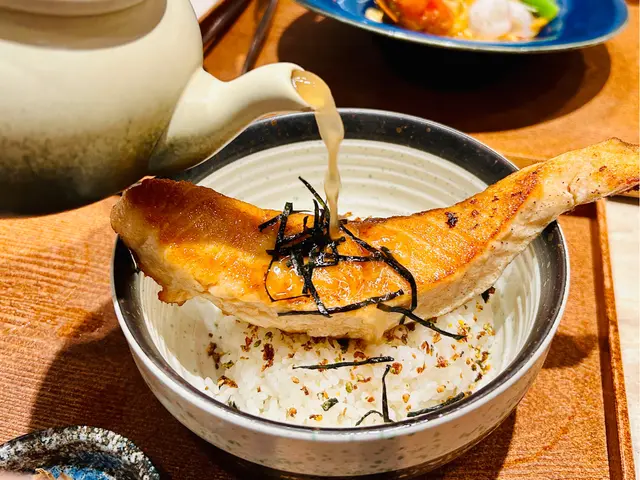 茶香三文魚湯漬飯