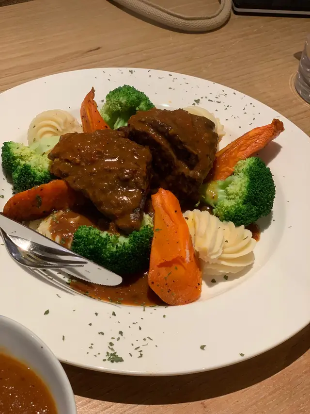 呢個叫做全晚最好食,但佢個份量好細,得兩小舊肉😮💨,肉腍,汁香,薯蓉好食