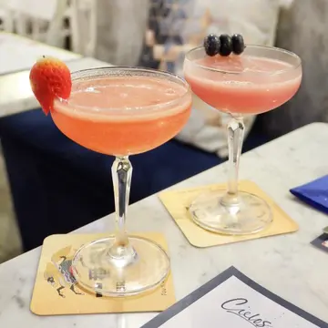 Seasonal fruit cocktail & Mixed berries mocktail