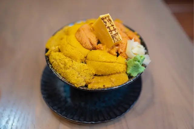 三色海膽盛丼