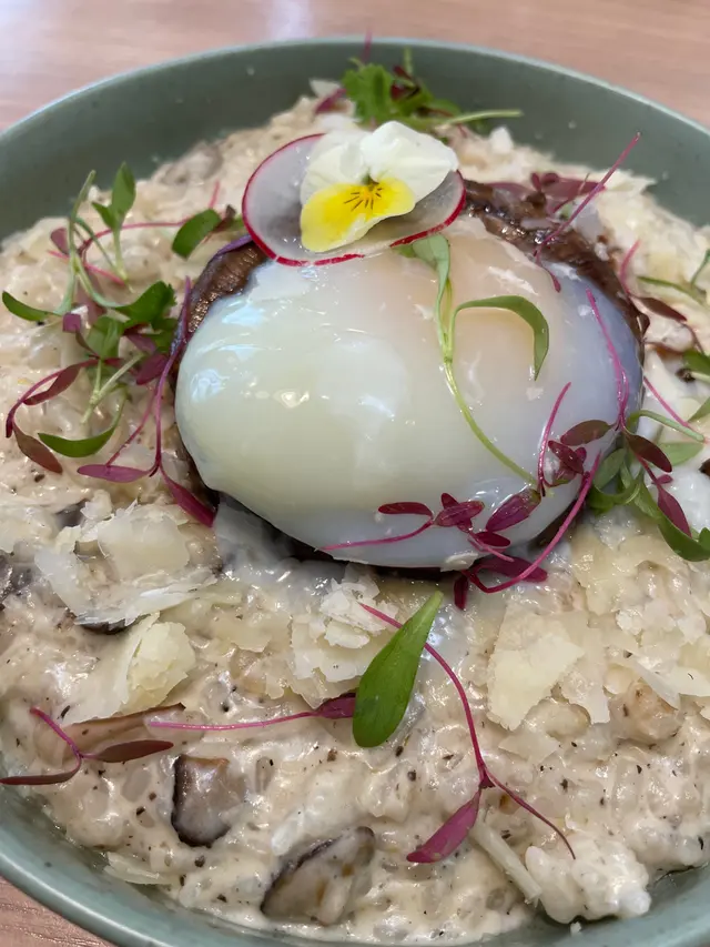 香煎大啡菇黑松露溫泉蛋忌廉意大利飯