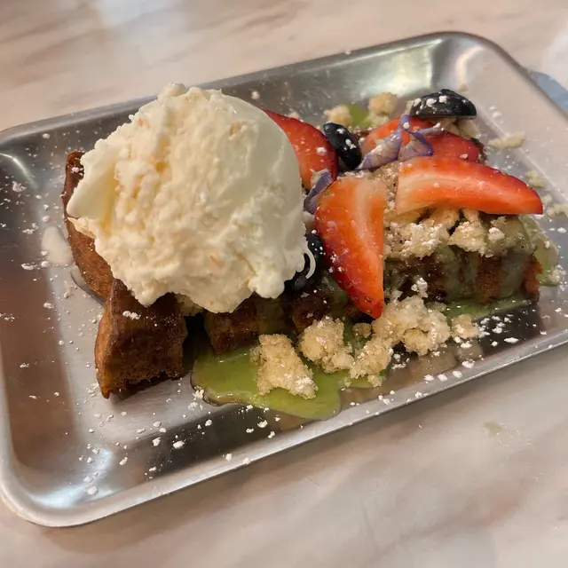 斑蘭蜜糖厚多士配椰子雪糕