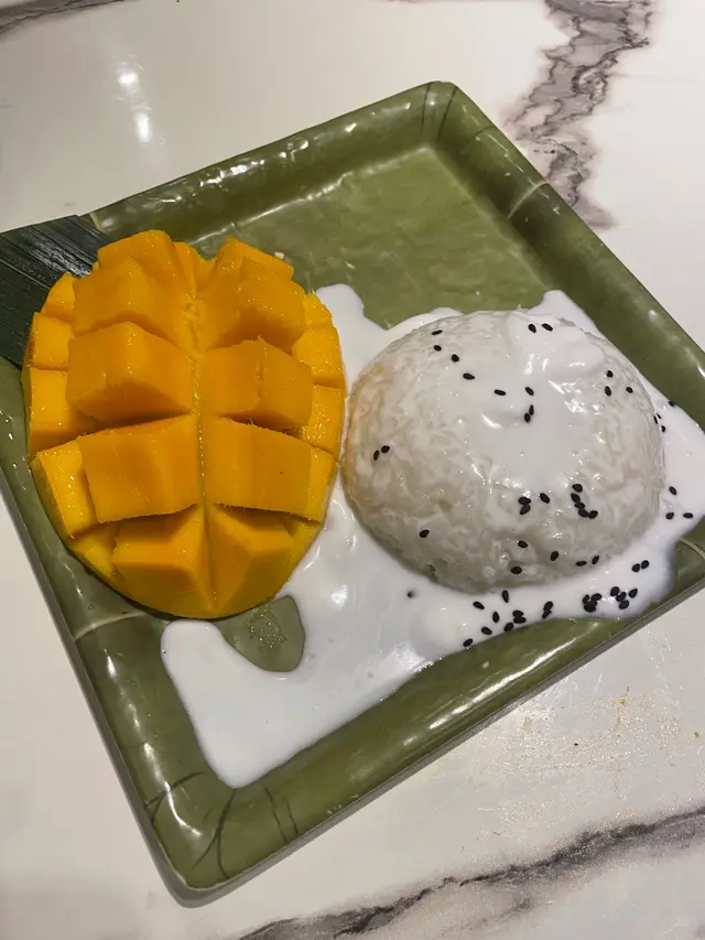 芒果係合格,糯米飯有點硬,沒有無糯米,有點不習慣
