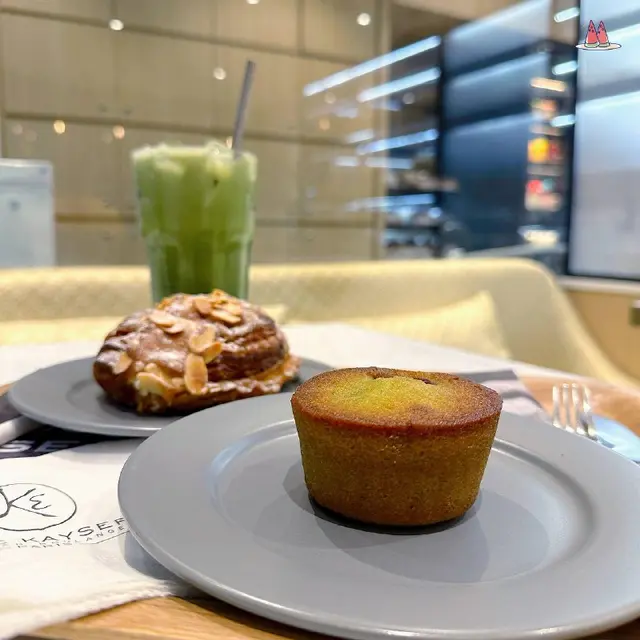 Pistachio & Rasberry Financier