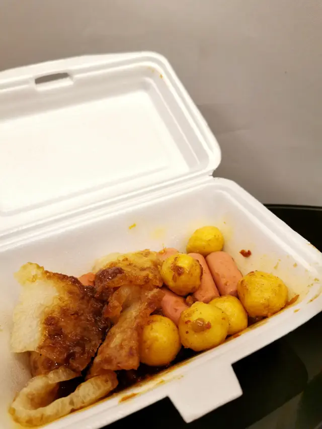 魚蛋Q彈，咖喱香濃入味，名副其實的手打美味🤤