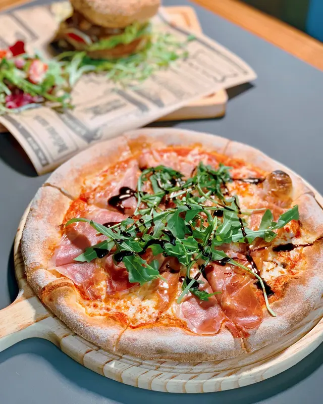 風乾巴馬火腿薄餅