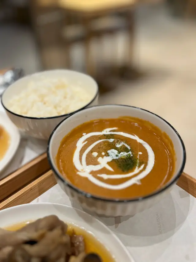 湯底質感濃稠,十分飽肚