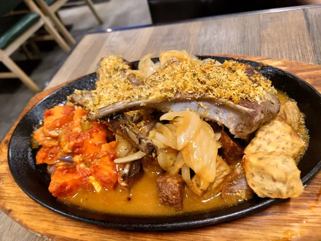 羊扒肉質好，羊有🐑味，不過平時食開重口味的我都覺得比較偏鹹，腌料落得太重了，要咗五成熟，感覺啱啱好。