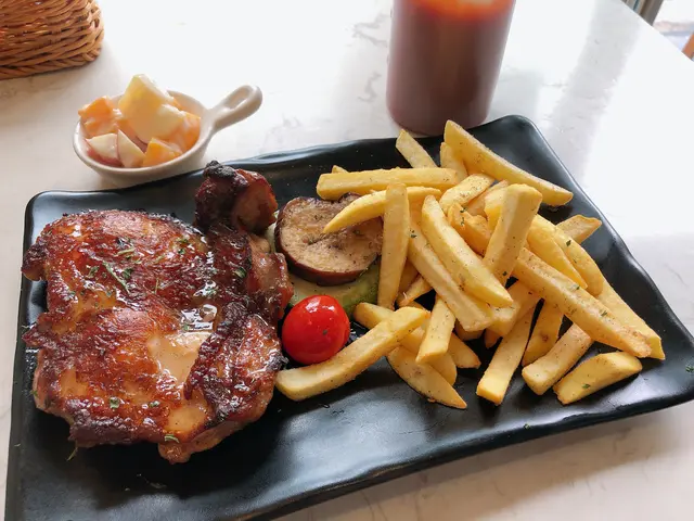 古草味蜂蜜烤雞扒配薯條