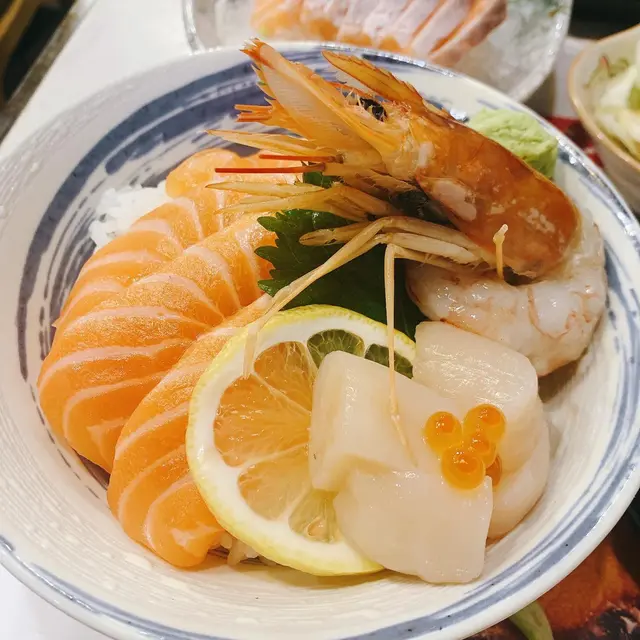 三文魚大蝦帶子丼