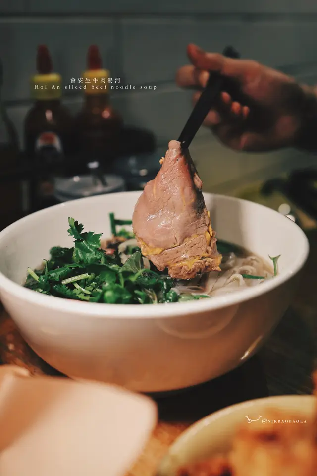 牛肉片呈一點點粉嫩,熟度剛好;肉味滿濃郁