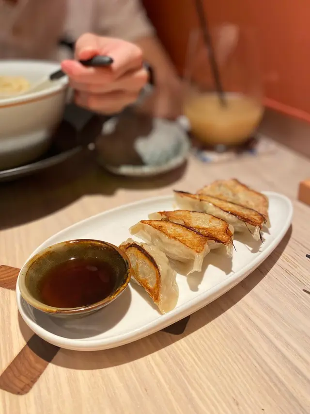 每一隻餃子都似乎有一隻蠔,粒粒飽滿