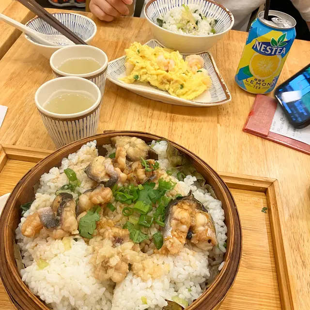 豉蒜白鱔蒸荷葉飯