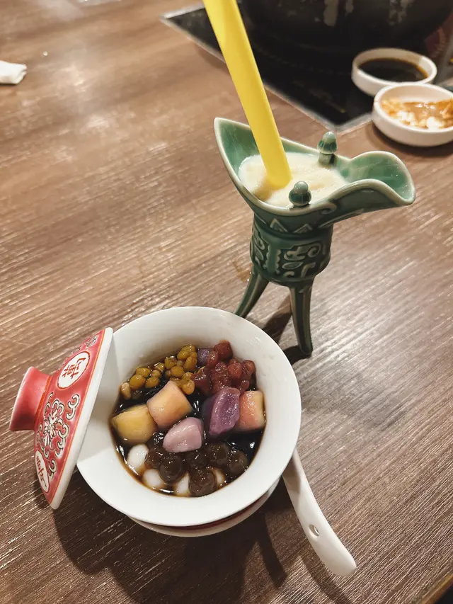 同經理傾咗兩句,知道我哋成日嚟食就送咗兩碗小甜品🧡