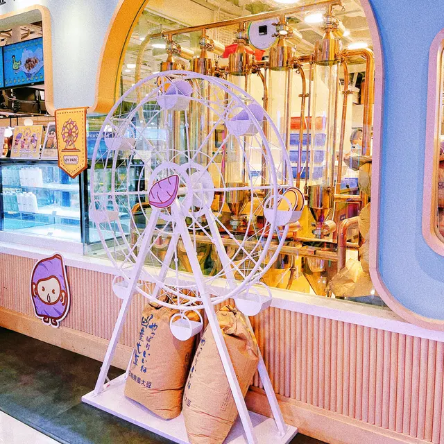 企喺玻璃窗外,可以見到製作過程!