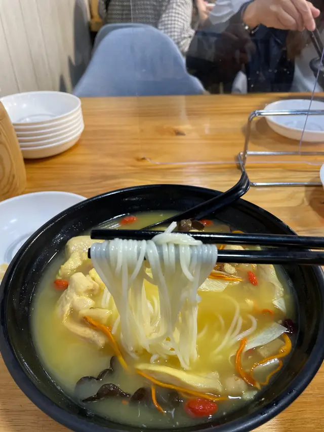 黃酒藥膳雞米線