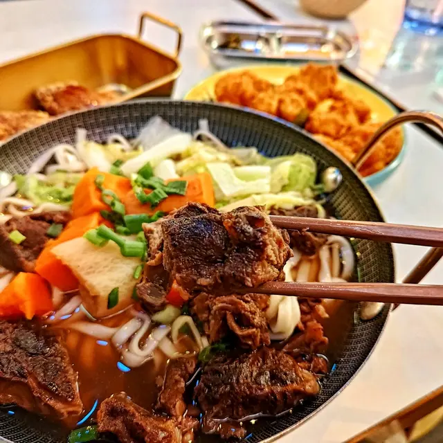 嘆嘆招牌牛肉麵