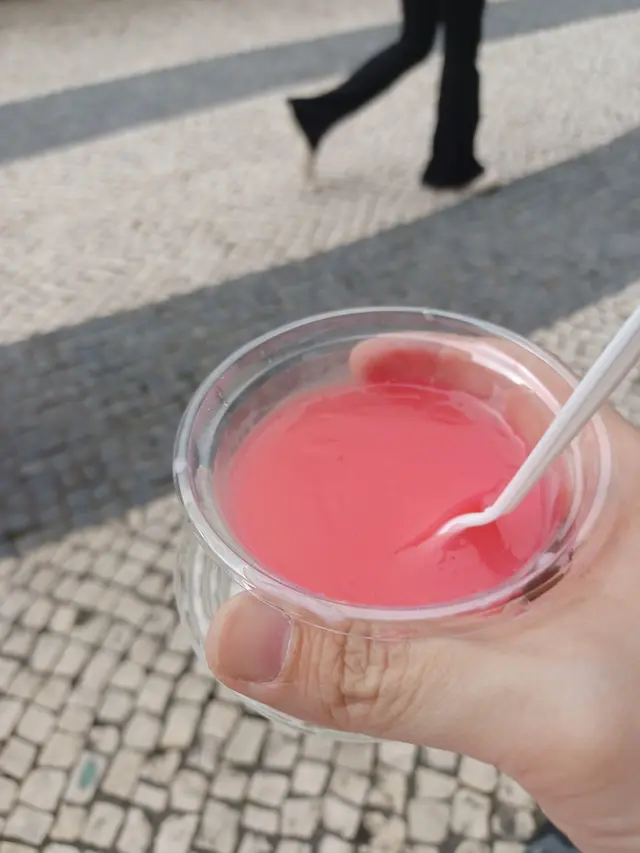 三色大菜糕$30。我買咗之後行去小亭慢慢嘆。三種口味。